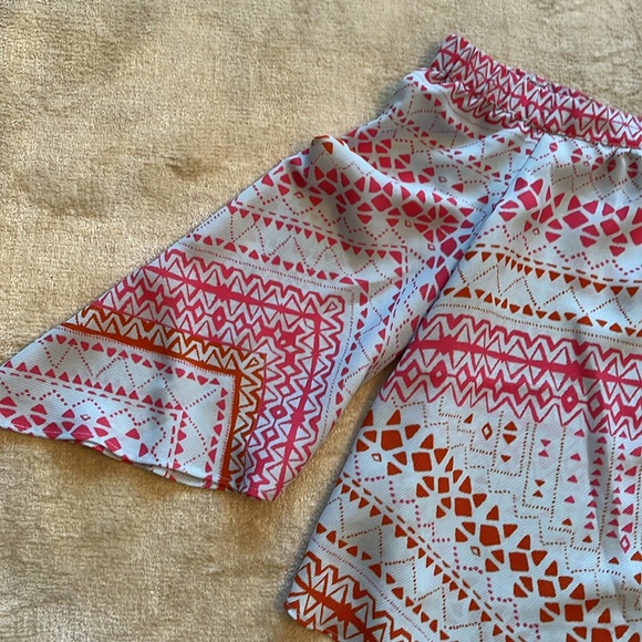 BCBG off the shoulder flowy top size XS - Picture 3 of 3